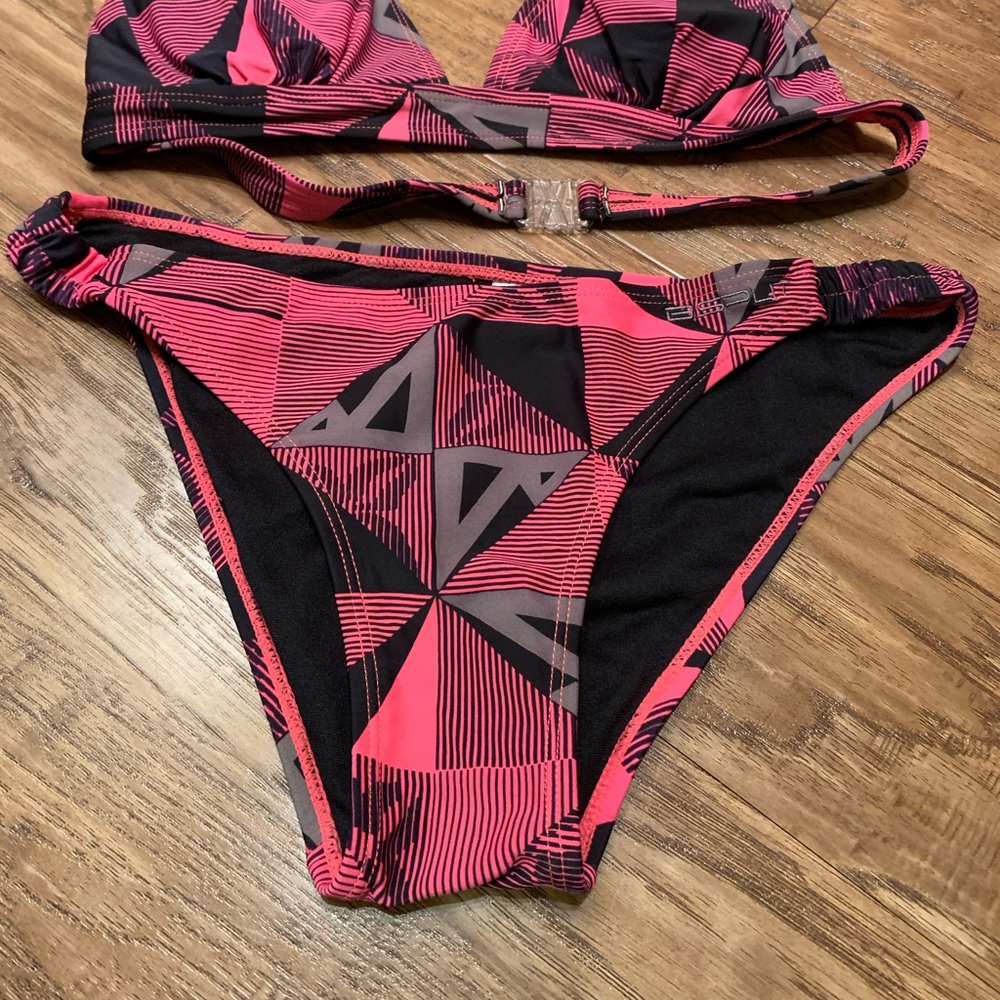 Pink/black bikini - Picture 3 of 8